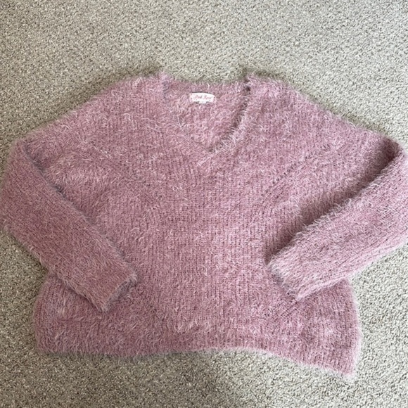 Women’s pink rose sweater - Picture 1 of 4